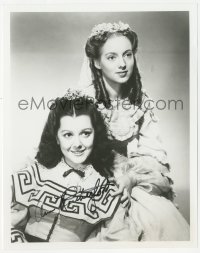 3f0957 ANN RUTHERFORD signed 8x10 REPRO still 1980s posing with Evelyn Keyes in Gone with the Wind!