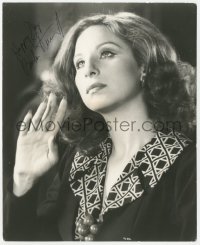 3f0529 BARBRA STREISAND signed 8x10 still 1973 close up of the leading lady in The Way We Were!