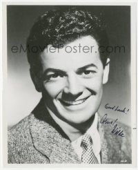 3f0996 CORNEL WILDE signed 8x10 REPRO still 1980s head & shoulders smiling portrait in suit & tie!