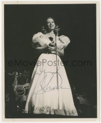 3f0568 DINAH SHORE signed 8x10 still 1950s full-length on stage singing into microphone by band!