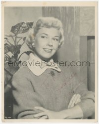 3f0573 DORIS DAY signed deluxe 8x10 still 1950s great smiling portrait of the legendary leading lady!