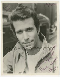 3f0607 HENRY WINKLER signed 8x10 still 1974 great youthful close up from Lords of Flatbush!