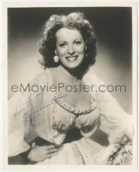 3f0676 MAUREEN O'HARA signed deluxe 8x10 still 1940s sexy smiling portrait in low-cut costume!