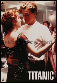 3h0125 TITANIC 24x35 commercial poster 1997 great c/u of Leonardo DiCaprio & Kate Winslet dancing!