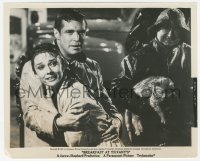 3r0134 BREAKFAST AT TIFFANY'S 8x10 still 1961 Audrey Hepburn, George Peppard & cat getting soaked!