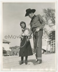 3r0189 DEVIL'S SADDLE LEGION candid 8.25x10 still 1937 Dick Foran teaches Anne Nagel how to rope!