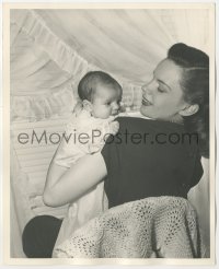 3r0335 JUDY GARLAND/LIZA MINNELLI deluxe 8x10 still 1946 mom Judy holding newborn baby Liza!