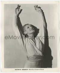 3r0338 KATHRYN SERGAVA 8.25x10 still 1935 the pretty Russian actress with her arms extended upward!