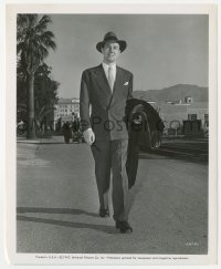 3r0513 SECRET BEYOND THE DOOR candid 8.25x10 still 1947 Michael Redgrave arriving in Hollywood!