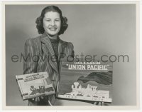 3r0590 UNION PACIFIC candid 8x10.25 still 1939 model with special books created to promote the movie!