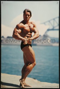 3t0436 ARNOLD SCHWARZENEGGER 18x27 special poster 1985 Sydney Opera House, turning while posing!