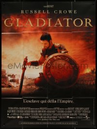 3w1284 GLADIATOR French 1p 2000 close up of kneeling Russell Crowe, directed by Ridley Scott!
