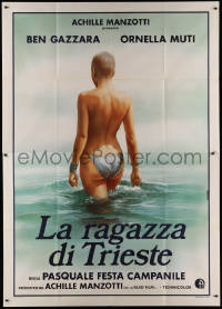 3w0939 LA RAGAZZA DI TRIESTE Italian 2p 1982 art of sexy bald Omella Muti topless in water!