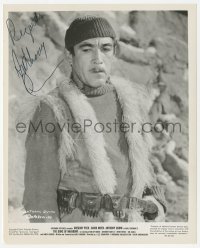 3y0239 ANTHONY QUINN signed 8x10 still R1966 great close up from The Guns of Navarone!