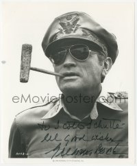3y0304 GREGORY PECK signed 8x9.75 still 1977 best portrait as General MacArthur with corn cob pipe!
