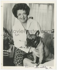 3y0309 HERMIONE BADDELEY signed 8x10 still 1960s the English actress with her French bulldog!