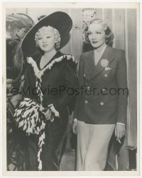 3z0298 MARLENE DIETRICH/MAE WEST 7x9 news photo 1935 photographed together on Klondike Annie set!
