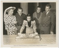3z0407 SECRET BEYOND THE DOOR candid 8.25x10 still 1947 Fritz Lang, Joan Bennett & cast celebrating!