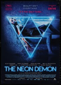 4a0077 NEON DEMON German 2016 Nicholas Winding Refn, completely different image of Elle Fanning!