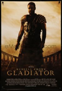 4a0860 GLADIATOR DS 1sh 2000 Ridley Scott, cool image of Russell Crowe in the Coliseum!
