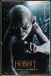 4g0089 HOBBIT: AN UNEXPECTED JOURNEY DS English bus stop 2012 image of CGI Andy Serkis as Gollum!