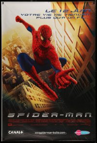 4g0048 SPIDER-MAN advance French 1p 2002 Tobey Maguire swinging over city, Sam Raimi, Marvel Comics!