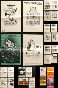 4h0991 LOT OF 32 UNCUT PRESSBOOKS 1960s advertising for a variety of different movies!