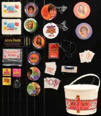 4h0303 LOT OF 35 AUSTIN POWERS MOVIE PROMO ITEMS 1997-2002 pins, decals, key chains & more!