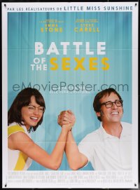 4k0812 BATTLE OF THE SEXES French 1p 2017 great image of Emma Stone & Steve Carell holding hands!
