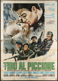 4k0477 PIGEON SHOOT Italian 2p 1961 different Symeoni art of couple embracing over soldiers w/ guns!