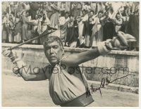 4p0331 ANTHONY QUINN signed 7.25x9.5 still 1961 great close up wielding javelin in Barabbas!