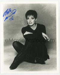 4p0597 LIZA MINNELLI signed 8x10 REPRO still 1980s full-length seated portrait of the singing star!