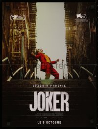 4t0130 JOKER teaser French 16x21 2019 great image of Joaquin Phoenix as the DC villain at top of stars!