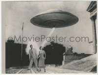 4w1174 EARTH VS. THE FLYING SAUCERS 7.5x10 key book still 1956 FX image of Taylor, Marlowe & UFO!