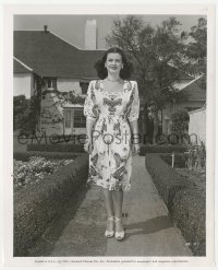 4w1613 SECRET BEYOND THE DOOR candid 8.25x10 still 1947 Joan Bennett outside her California home!