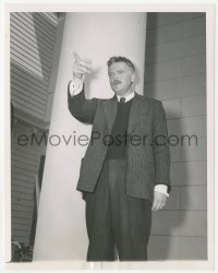 4w1524 ORSON WELLES 7.25x9 news photo 1945 full-length while making Tomorrow is Forever!
