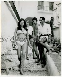 4w1197 FATHOM candid 7.5x9.25 still 1967 sexy Raquel Welch in bikini is whistle bait in Spain!