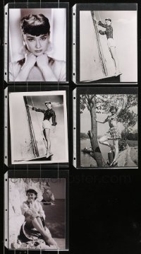 4x0992 LOT OF 5 AUDREY HEPBURN 8X10 REPRO PHOTOS IN SLEEVES 1980s the legendary leading lady!