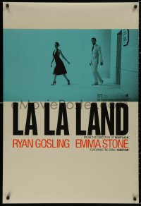 5b0977 LA LA LAND teaser DS 1sh 2016 great image of Ryan Gosling & Emma Stone leaving stage door!