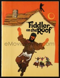 5f0383 FIDDLER ON THE ROOF souvenir program book 1971 cool different artwork of Topol & cast!