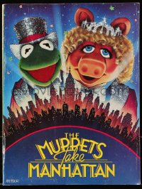 5f0430 MUPPETS TAKE MANHATTAN souvenir program book 1984 Jim Henson, Frank Oz, Miss Piggy & Kermit!