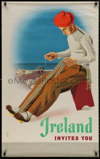 5h0476 IRELAND INVITES YOU 25x40 Irish travel poster 1953 Melai art of man wearing Aran clothing!