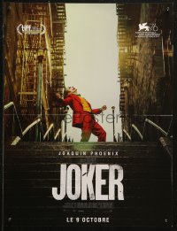 5j0362 JOKER teaser French 16x21 2019 great image of Joaquin Phoenix as the DC villain at top of stars!