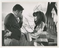 5k0044 BEYOND THE VALLEY OF THE DOLLS candid 8.25x10 still 1970 director Russ Meyer & Dolly Read!