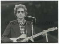 5k0061 BOB DYLAN 7.25x9.75 still 1974 performing on stage with sunglasses & guitar by Bob Gruen!