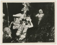5k0138 CREATURE FROM THE BLACK LAGOON 8x10.25 still 1954 filming him underwater with 3D camera!