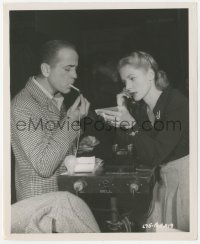 5k0145 DARK PASSAGE candid 8.25x10 still 1947 Humphrey Bogart & Lauren Bacall smoking between scenes!
