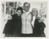5k0168 DOCTOR ZHIVAGO candid 8.25x10 still 1965 David Lean with Julie Christie & Geraldine Chaplin!