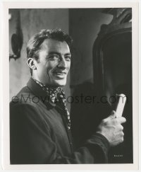 5k0187 DUEL IN THE SUN candid 8.25x10 still 1947 great close up of Gregory Peck holding hairbrush!