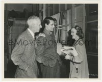 5k0076 BRINGING UP BABY candid 8.25x10 still 1937 Cary Grant, Howard Hawks & visitor Sally Eilers!